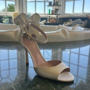 NEVER USED - STILL IN BOX! Izzie Heels - Kate Spade